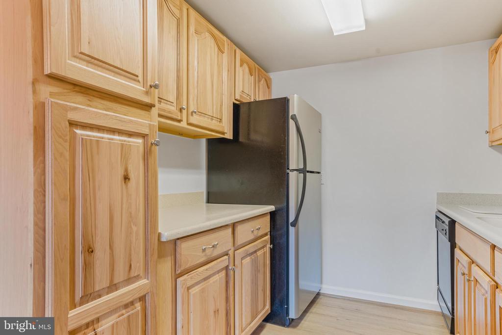 5250 VALLEY FORGE DRIVE Unit: 103