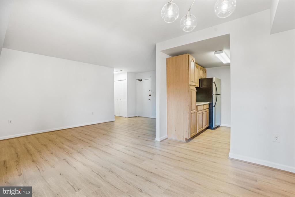 5250 VALLEY FORGE DRIVE Unit: 103