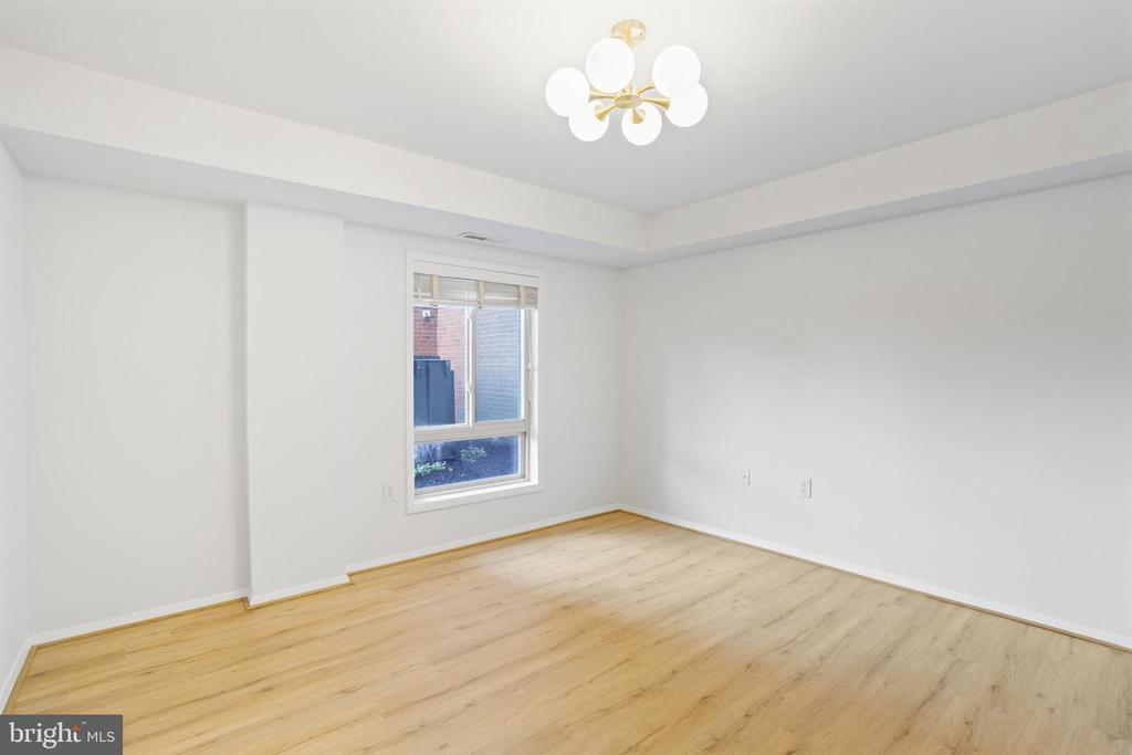 5250 VALLEY FORGE DRIVE Unit: 103