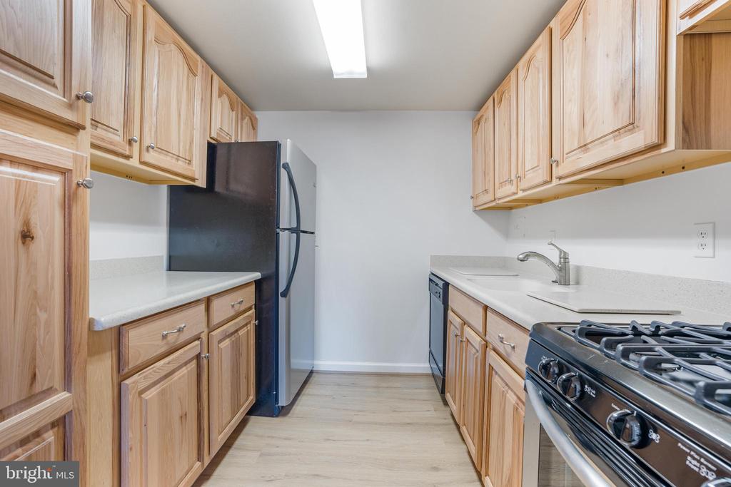 5250 VALLEY FORGE DRIVE Unit: 103