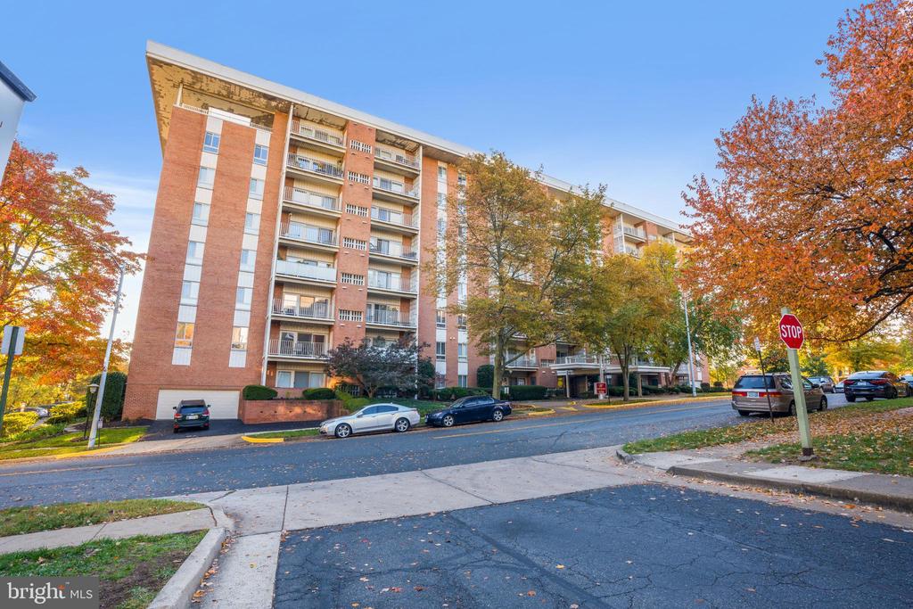 5250 VALLEY FORGE DRIVE Unit: 103
