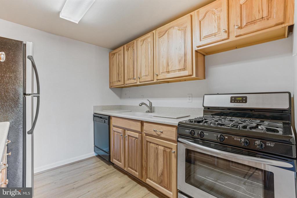 5250 VALLEY FORGE DRIVE Unit: 103