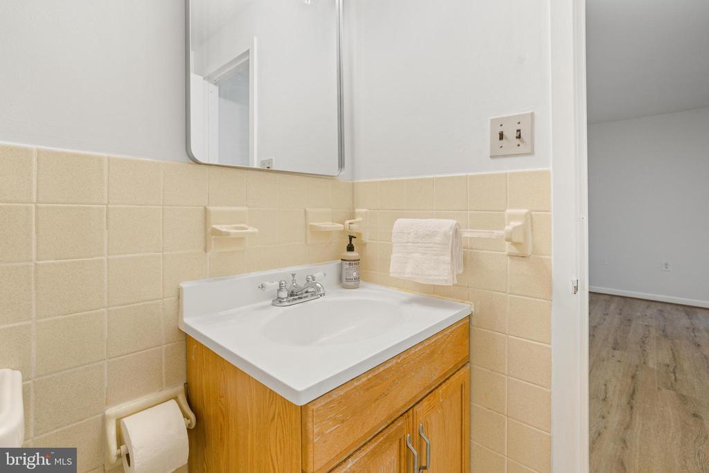 5250 VALLEY FORGE DRIVE Unit: 103