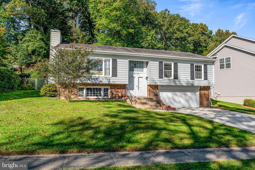 6118 LUNDY PLACE