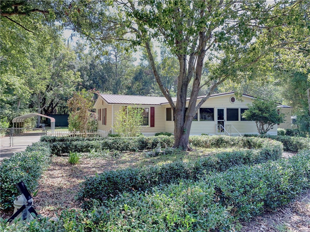 907 Oak Street