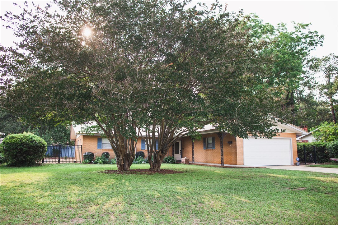 3251 Dogwood Ave