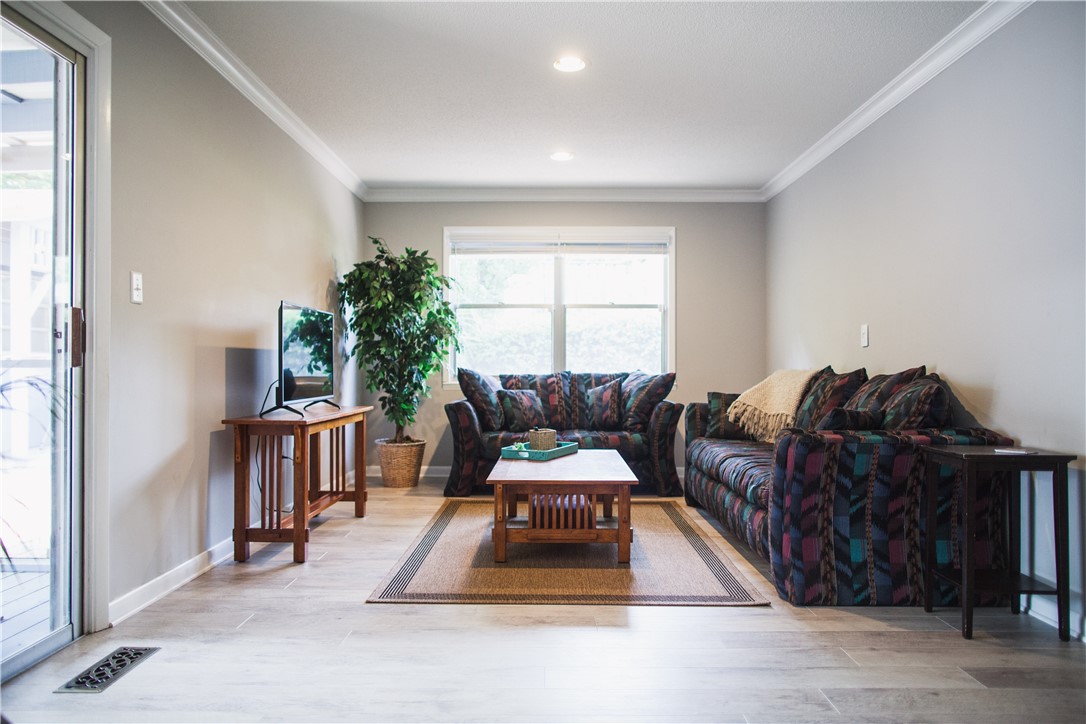 3251 Dogwood Ave