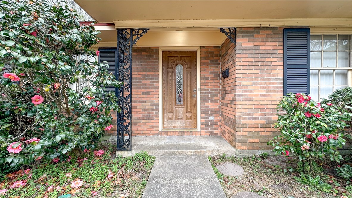 212 Fairway Oaks Drive