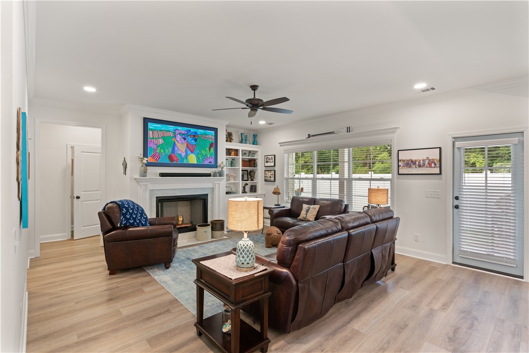 1090 & 1094 Captains Cove Way