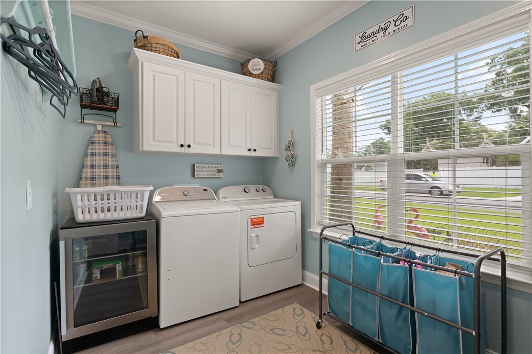 1090 & 1094 Captains Cove Way