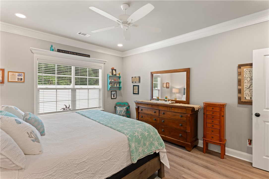 1090 & 1094 Captains Cove Way