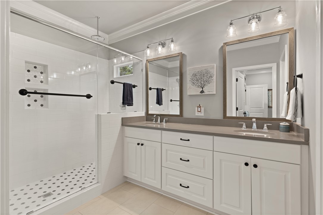 1090 & 1094 Captains Cove Way