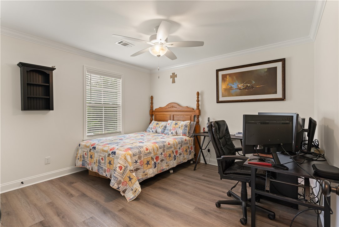 1090 & 1094 Captains Cove Way