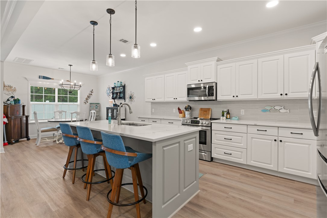 1090 & 1094 Captains Cove Way