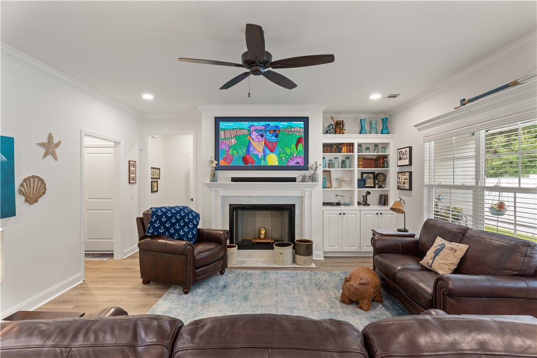 1090 & 1094 Captains Cove Way