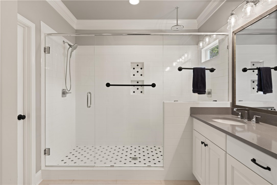 1090 & 1094 Captains Cove Way