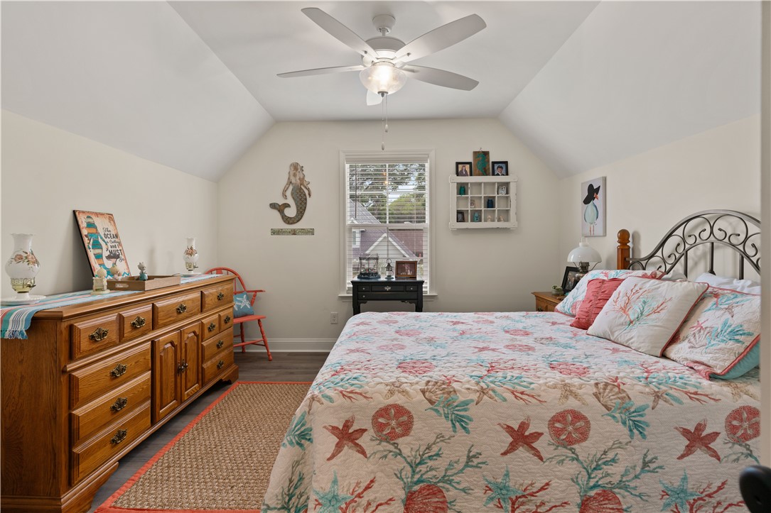 1090 & 1094 Captains Cove Way