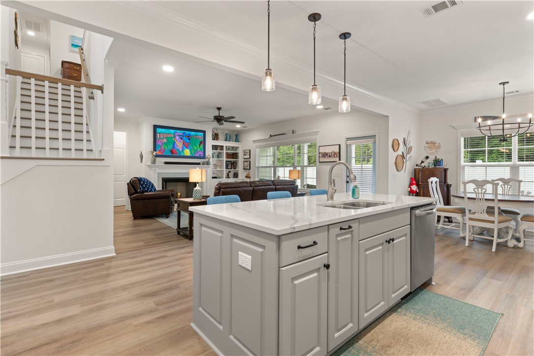 1090 & 1094 Captains Cove Way