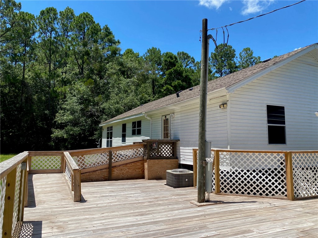 1043 SE Howard Lane