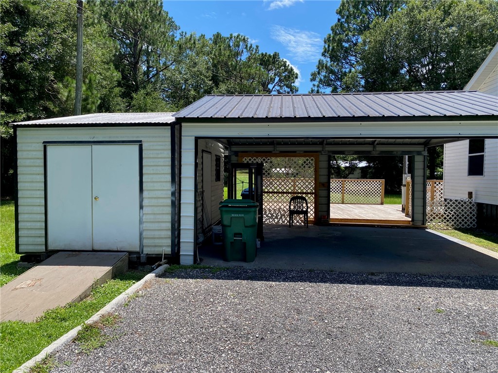 1043 SE Howard Lane