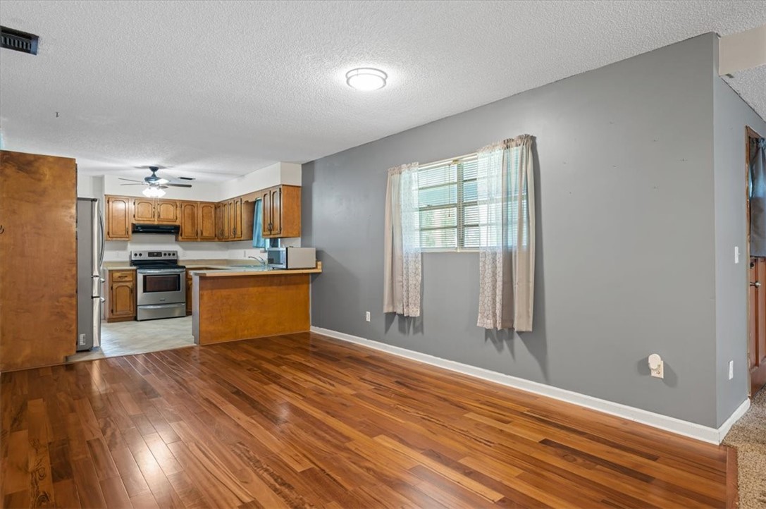402 W 6th Street
