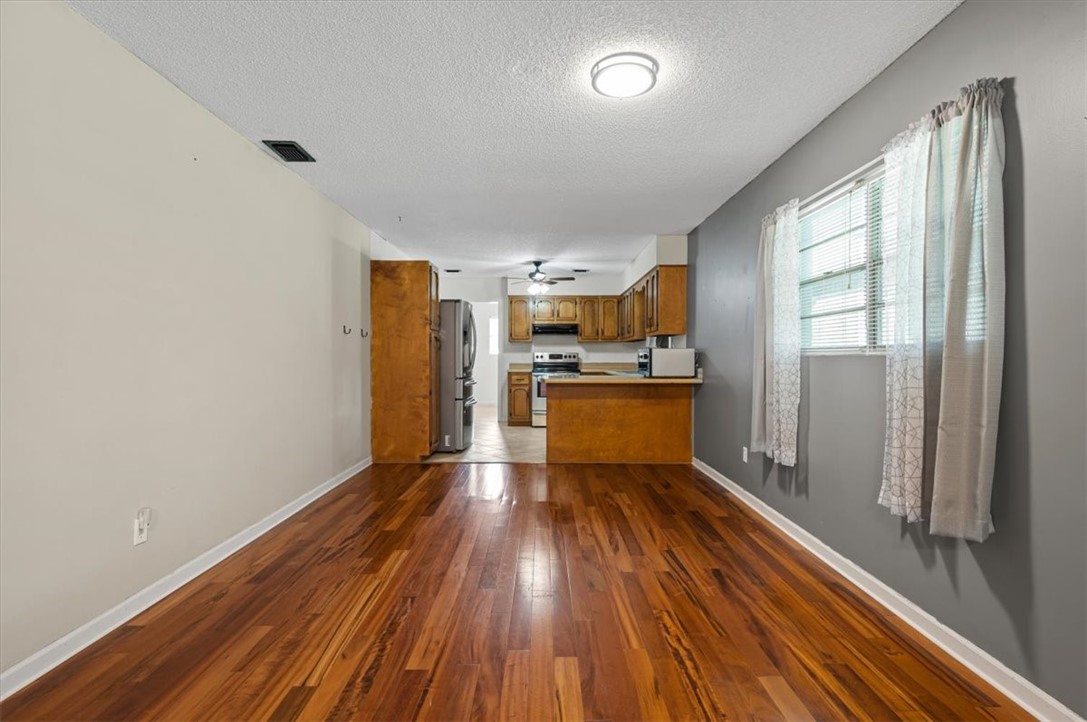 402 W 6th Street