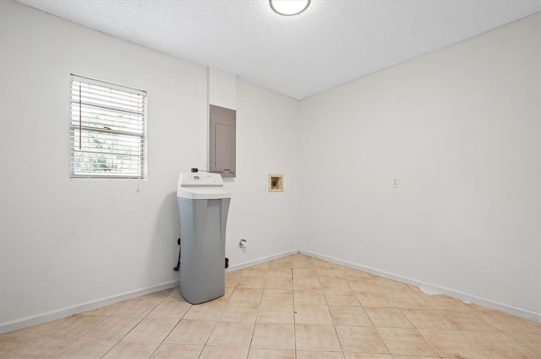 402 W 6th Street