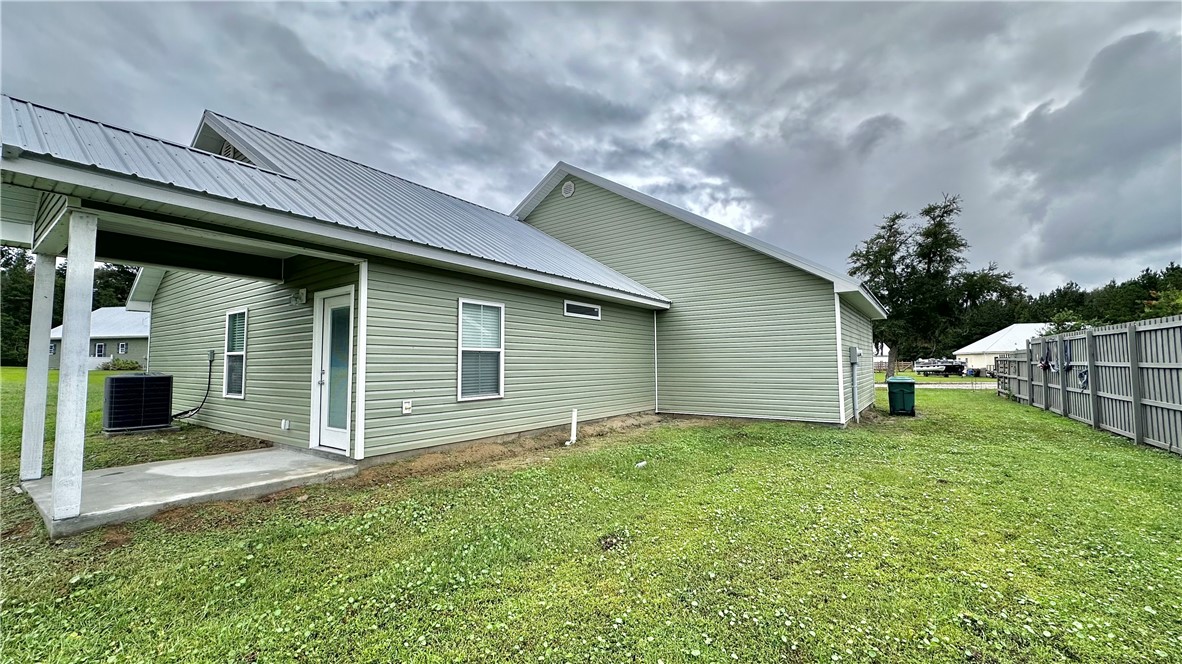 1043 Hillcrest Lane
