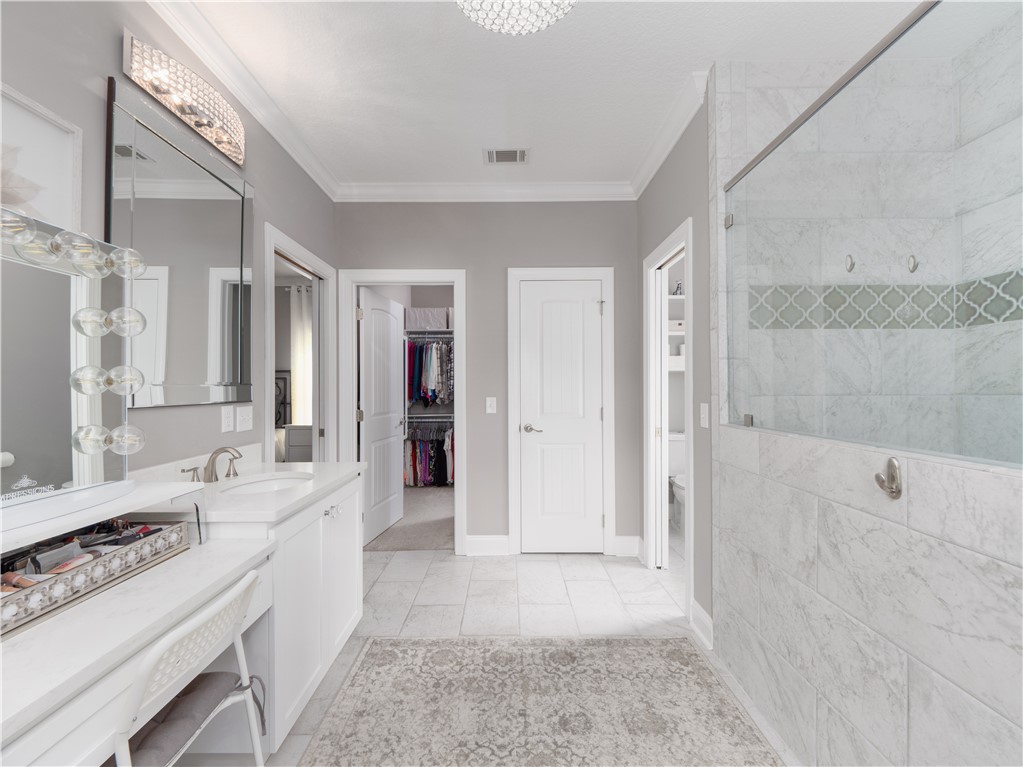 238 Huron Loop