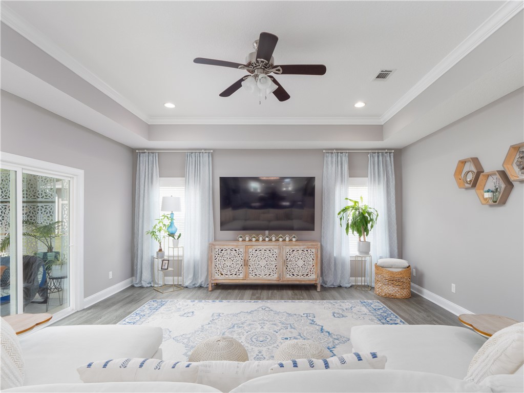 238 Huron Loop