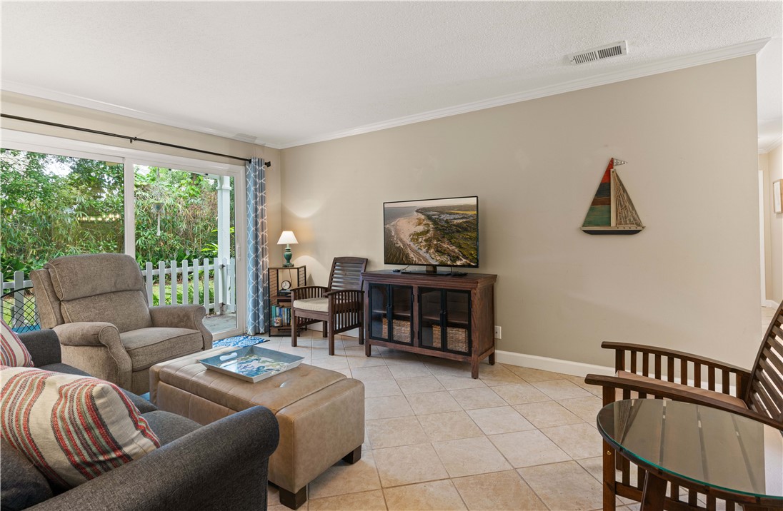 850 Mallery Street L-9