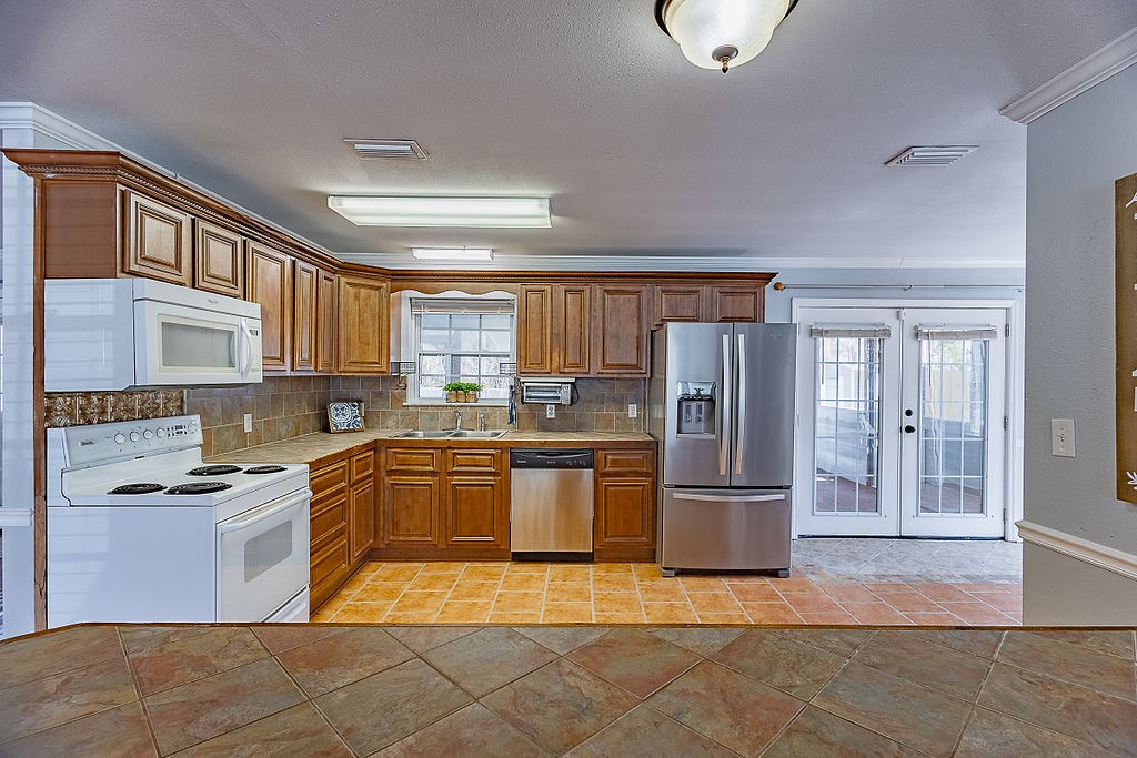 231 Yacht Road