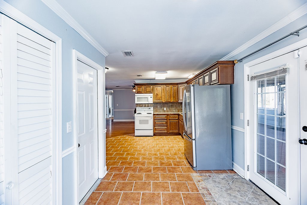 231 Yacht Road