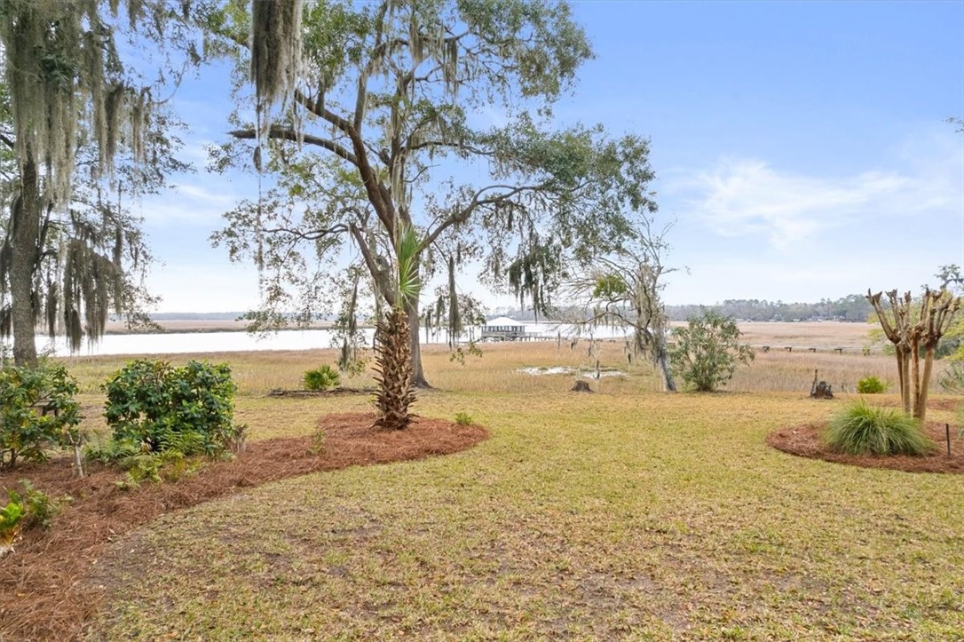 1045 River Club Road NE