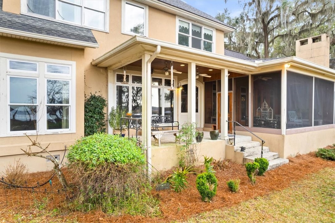 1045 River Club Road NE