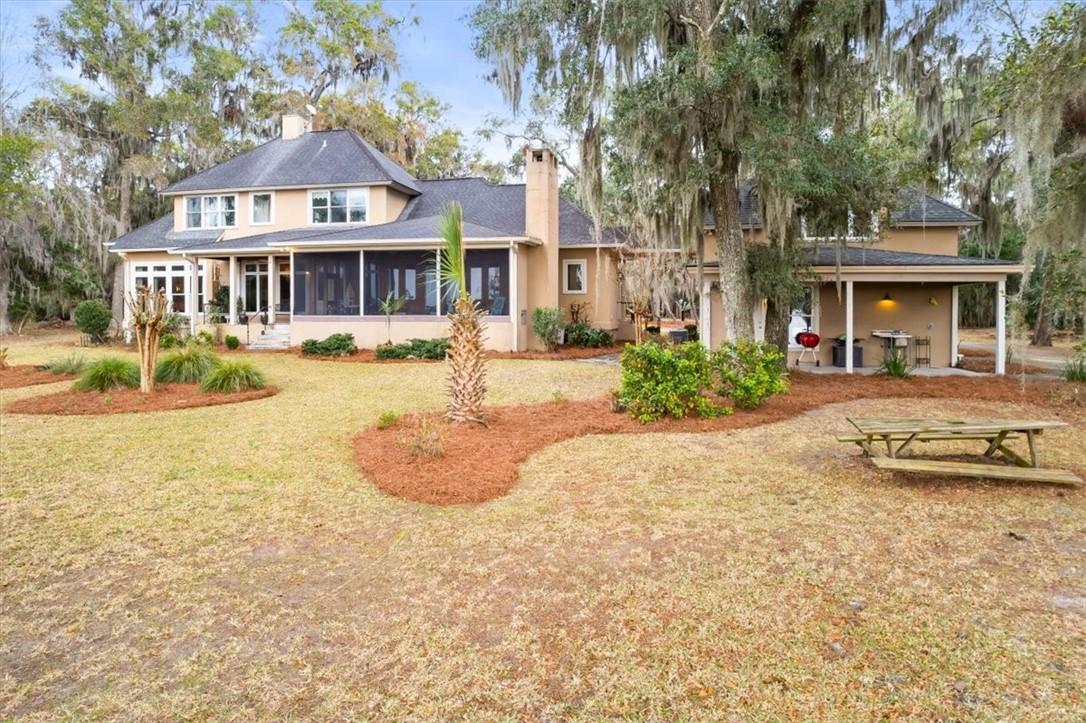 1045 River Club Road NE