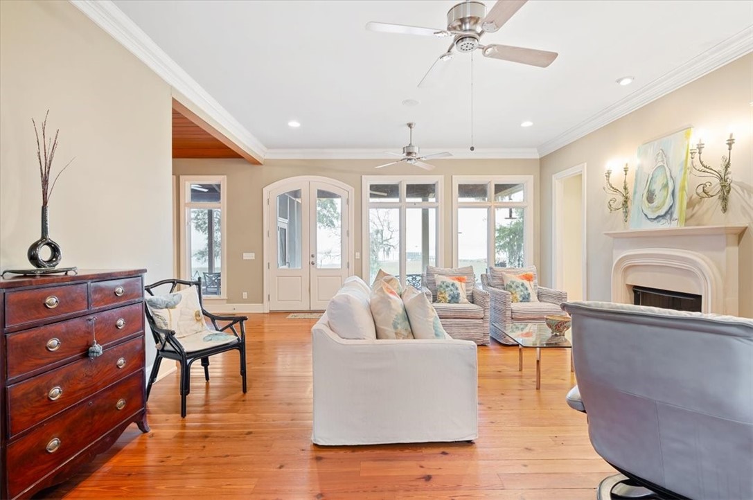 1045 River Club Road NE