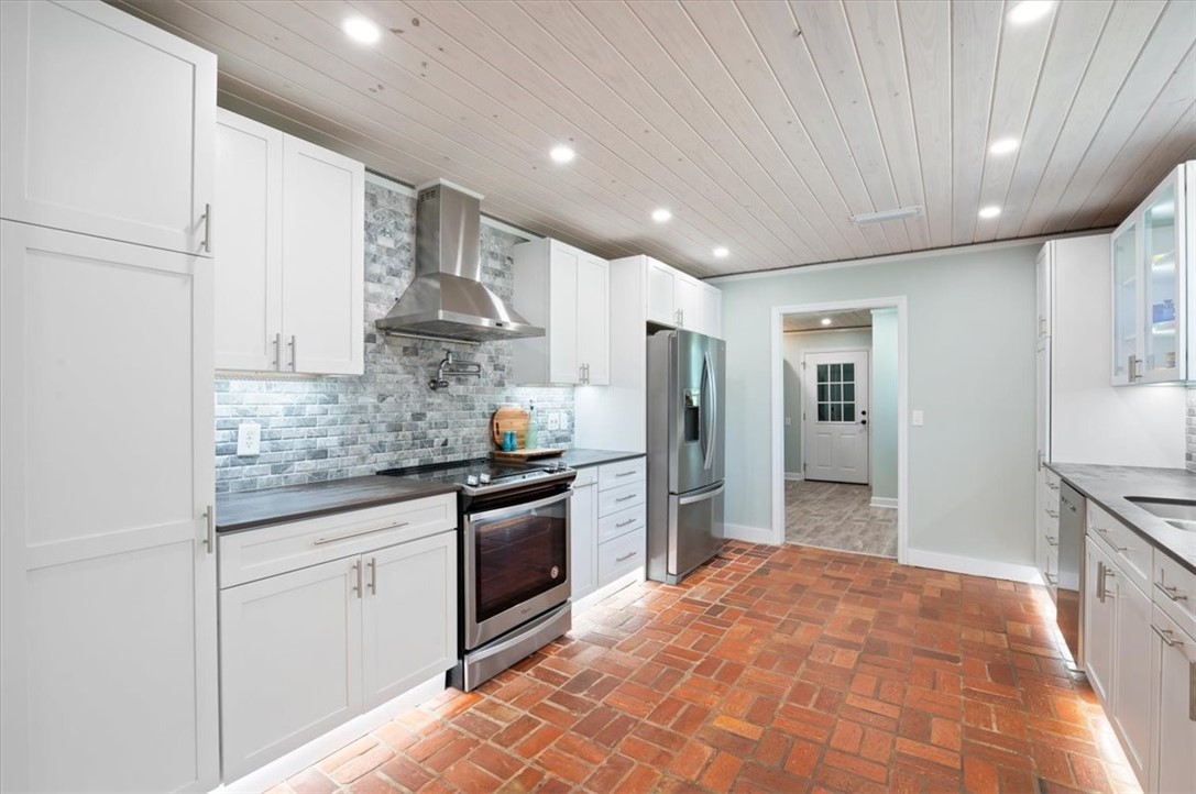112 Fancy Bluff Circle