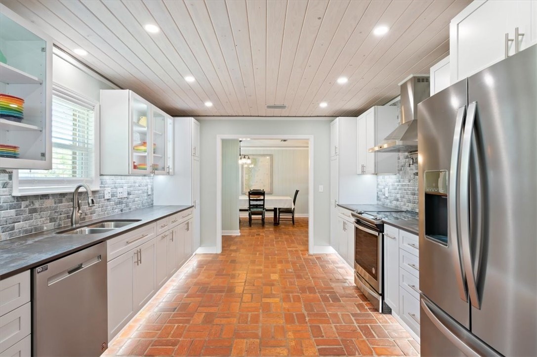 112 Fancy Bluff Circle