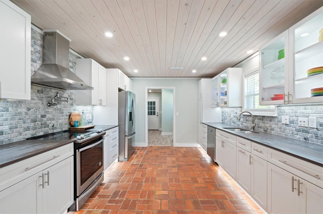 112 Fancy Bluff Circle