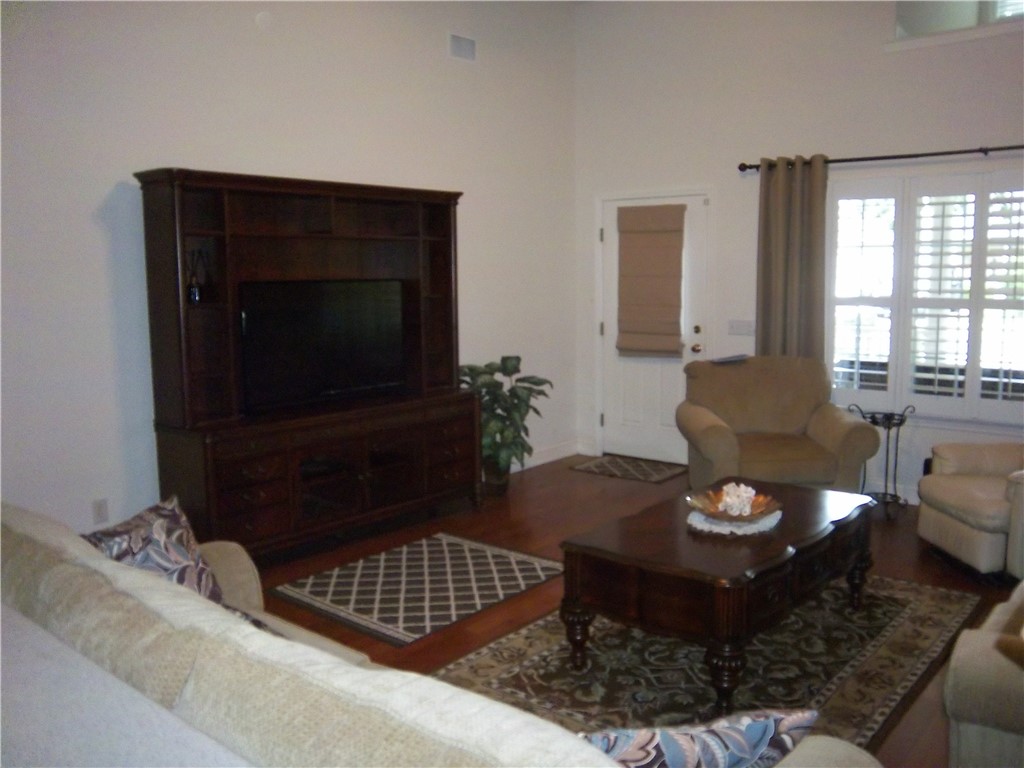 204 Peppertree Crossing Ave 204