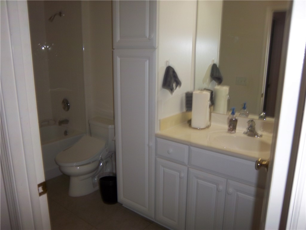 204 Peppertree Crossing Ave 204
