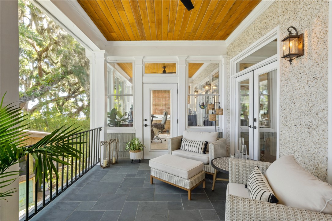 1232 Riverpoint Lane NE