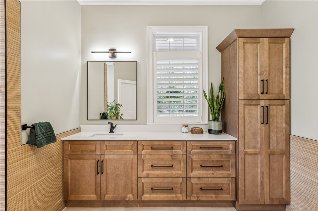 1232 Riverpoint Lane NE