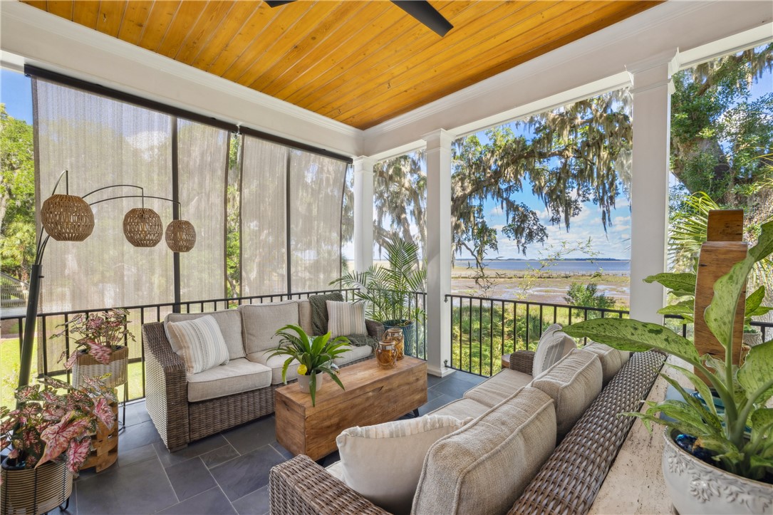 1232 Riverpoint Lane NE