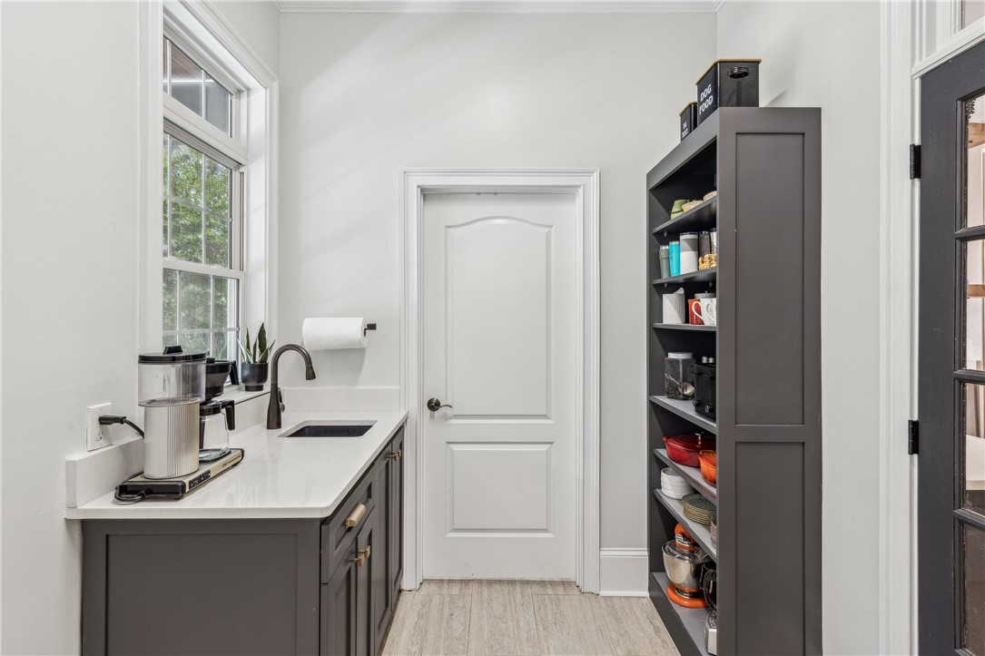 1232 Riverpoint Lane NE