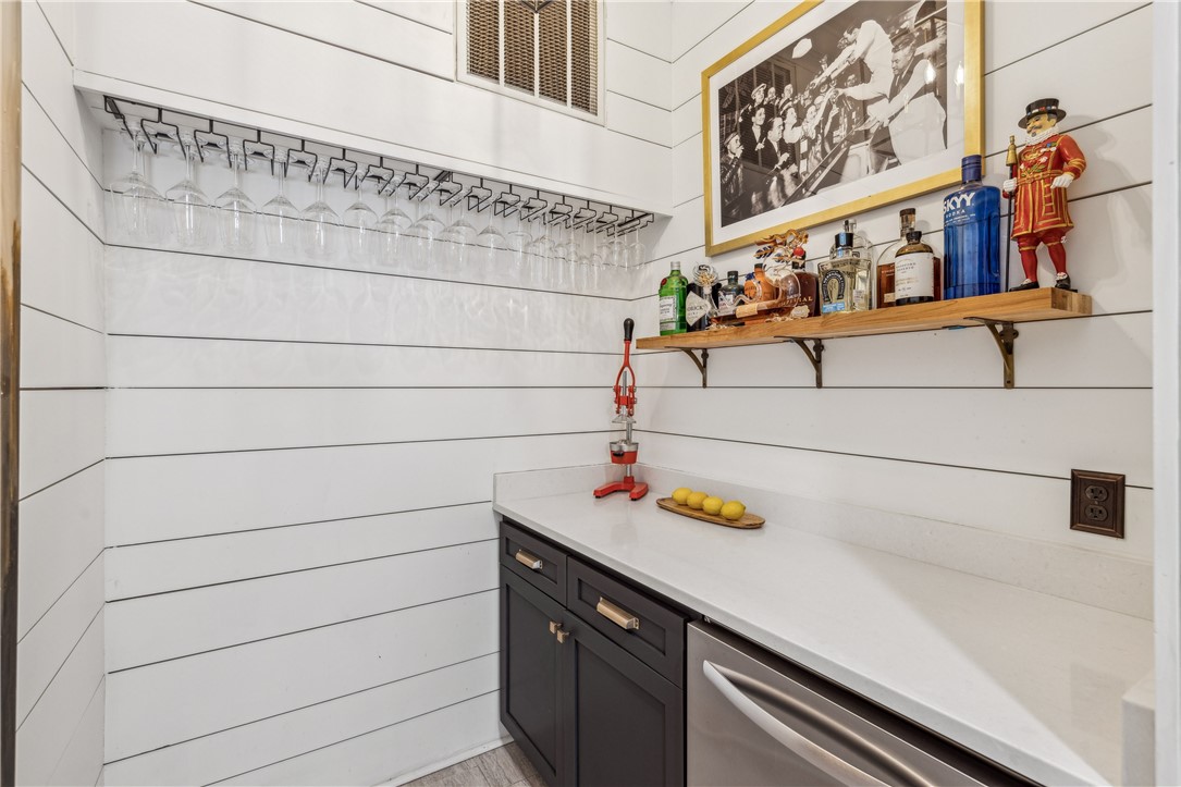 1232 Riverpoint Lane NE