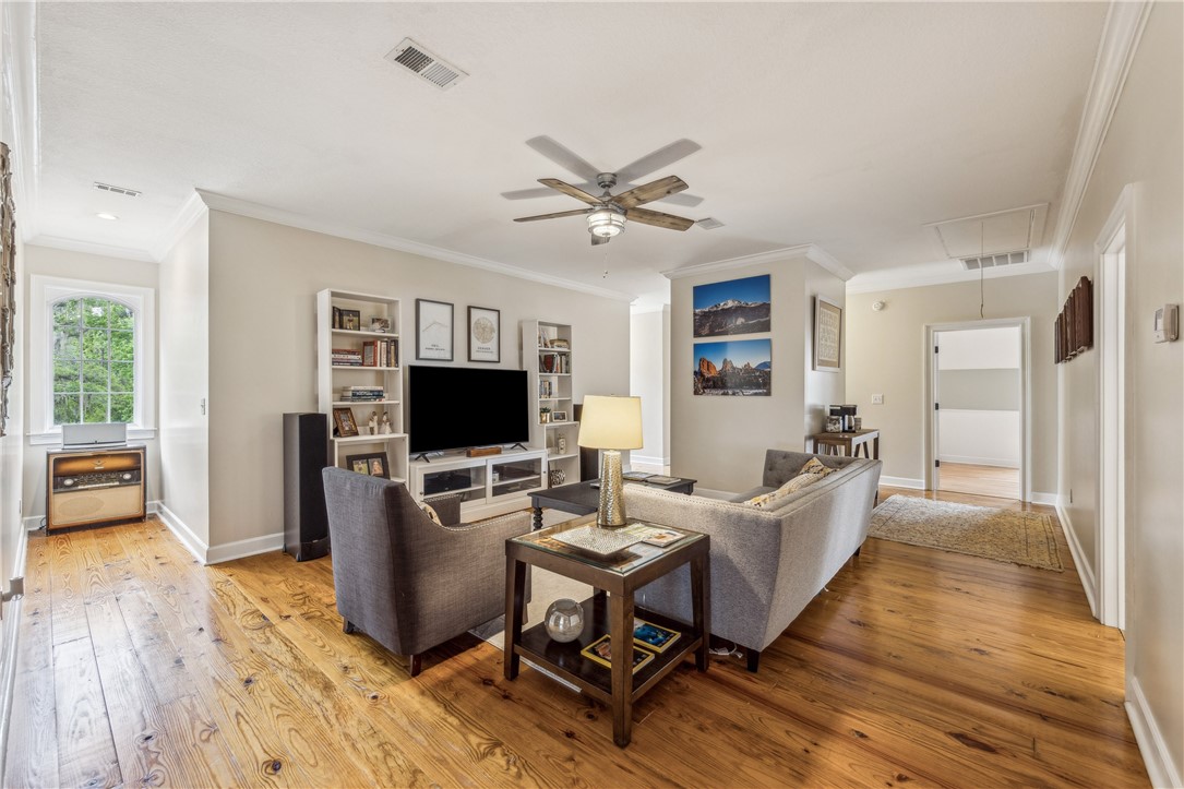 1232 Riverpoint Lane NE