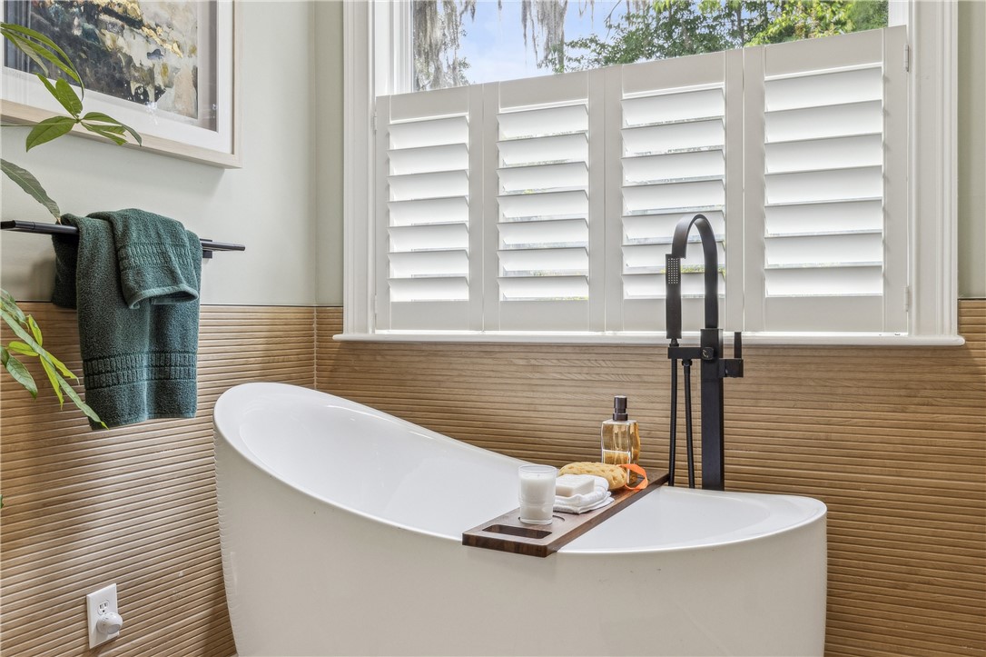 1232 Riverpoint Lane NE