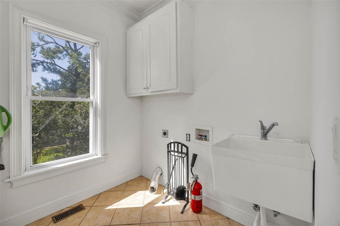 100 Lanier Island Circle